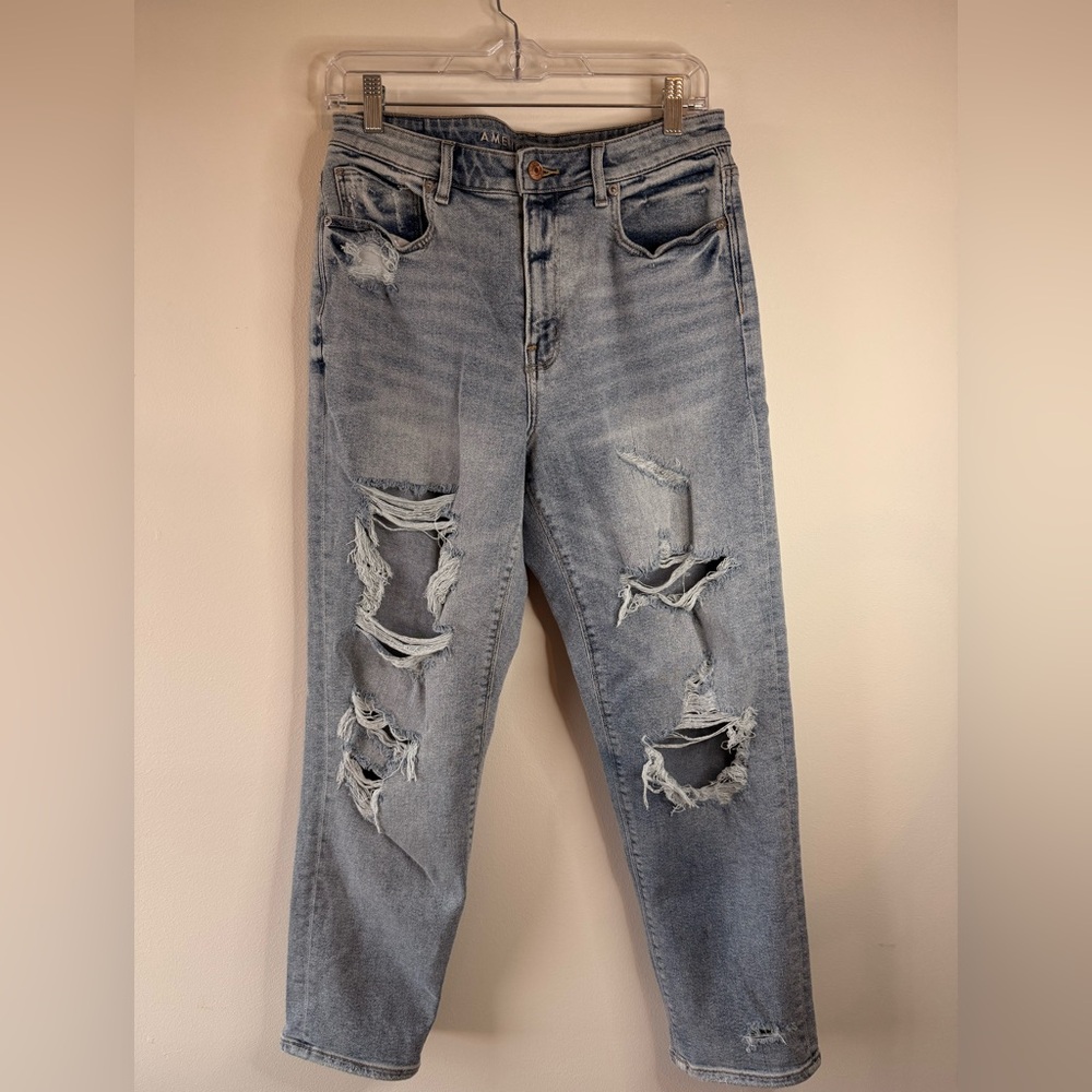 American Eagle Outfitters Light Blue Distressed Boyfriend Jeans
